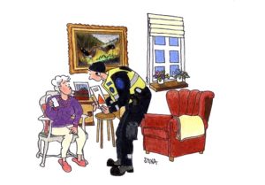 Piirroskuva, jossa harmaahiuksinen nainen istuu tuolilla ja huomioliiviin pukeutunut poliisi näyttää hänelle paperia, josta erottuu oranssi kolmio.